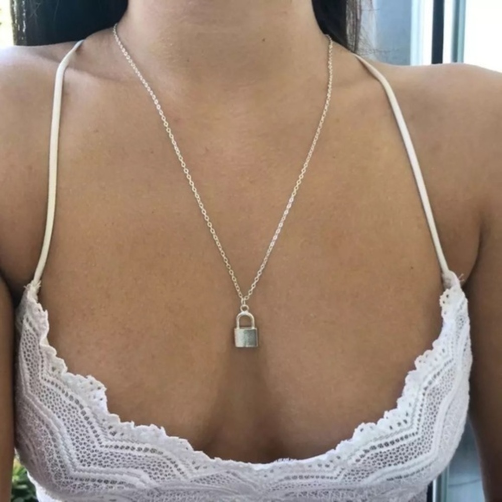 3/$30 🔒 Silver Dainty Lock Necklace 🤍